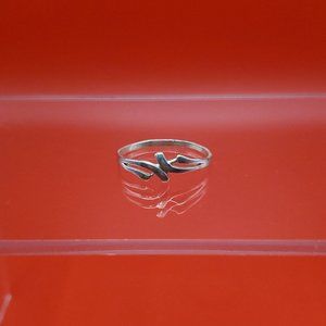 Size 8.5 925 Sterling Silver Delicate Abstract Cool Ring